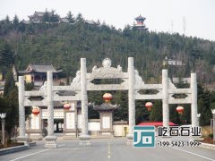 五門(mén)盤(pán)龍柱石牌坊