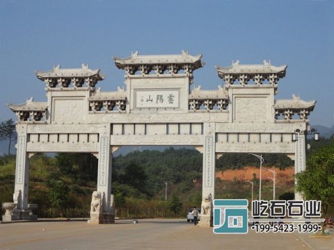 景區(qū)石牌坊安裝后的效果
